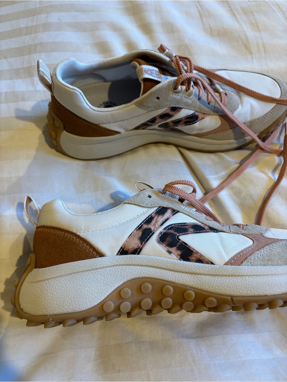 Keen KS86 casual sneaker with leopard print K.  Worn twice sz41w